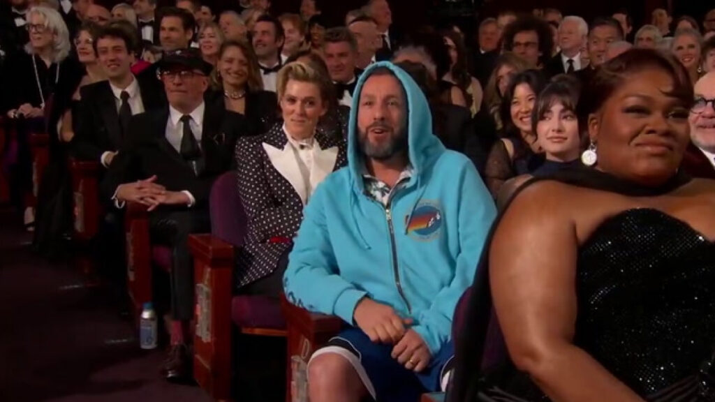 Adam Sandler desafía la etiqueta en los Oscar 2025: «No necesito vestirme de gala para ser una buena persona»